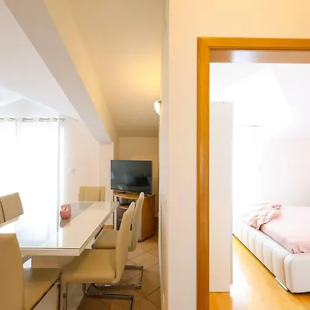 Tony Apartament Biograd Na Moru