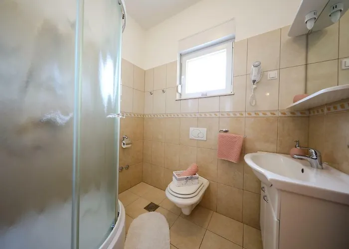 Tony 비오그라드나모루