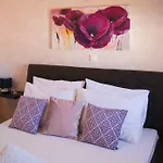 Tony Apartman *