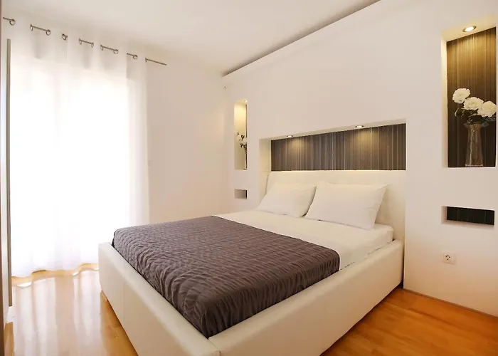 Tony Biograd na Moru